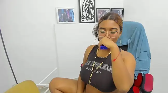 Snapshot of Sofia_Boobs19 chatting on 01.14.25 Sofia Boobs19 online show from 01.14.25