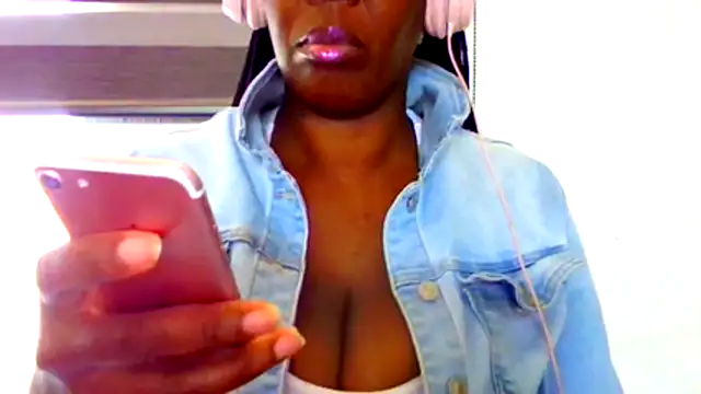Snapshot of chocolatechipkukky85 chatting on 04.29.26 chocolatechipkukky85 online show from 04.29.26