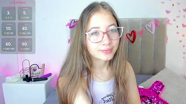 Dahlia Rousse online show from 02.15.25