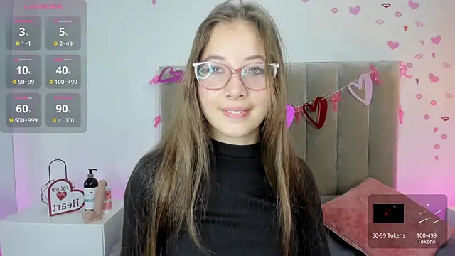 Dahlia Rousse online show from 03.04.25