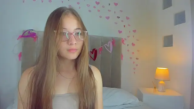 Dahlia Rousse online show from 03.20.25