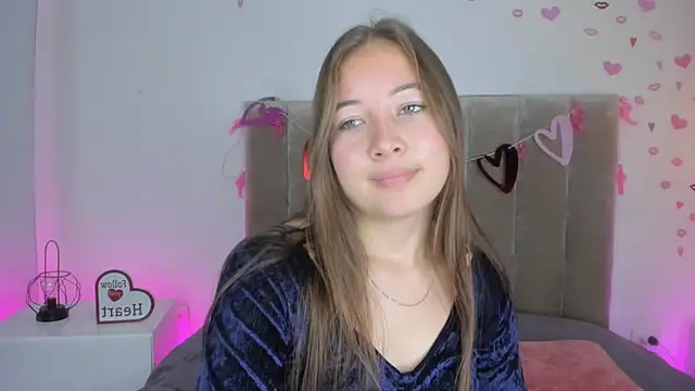 Dahlia Rousse online show from 03.22.25