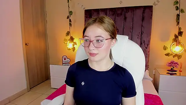 Dahlia Rousse online show from 09.19.25