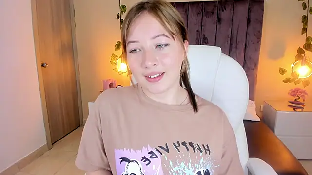 Dahlia Rousse online show from 09.28.25