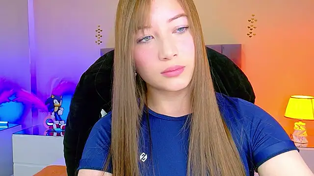 Dahlia Rousse online show from 12.05.25