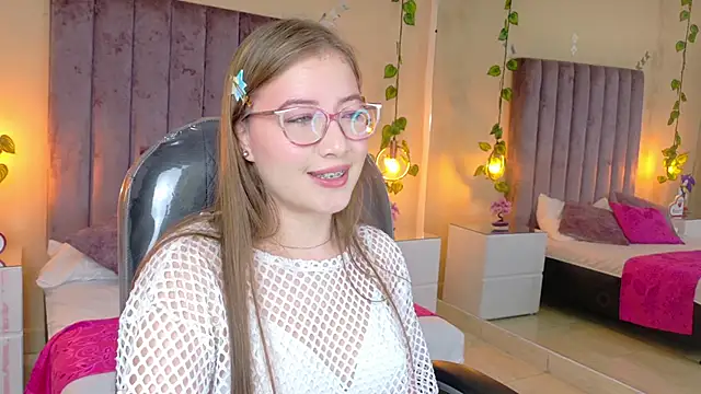 Dahlia Rousse online show from 02.19.26