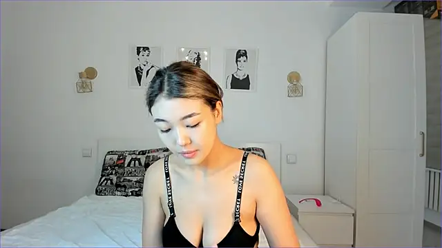 Snapshot of mirann chatting on 01.26.25 mirann online show from 01.26.25