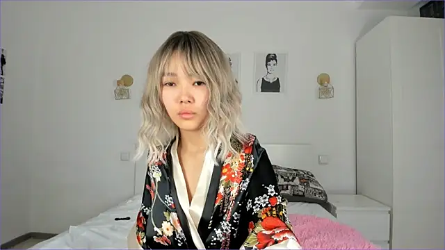 Snapshot of mirann chatting on 01.27.25 mirann online show from 01.27.25