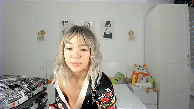 Snapshot of mirann chatting on 01.28.25 mirann online show from 01.28.25