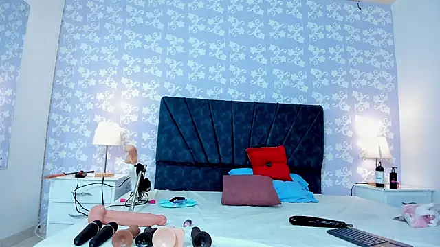 SalomeSimonz online show from 10.28.25