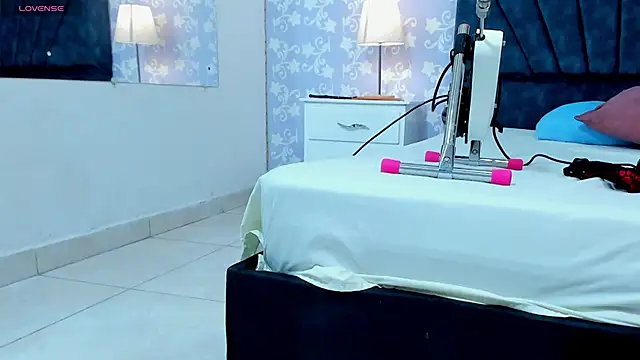 SalomeSimonz online show from 11.13.25