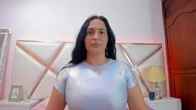 LucineArias online show from 01.15.25