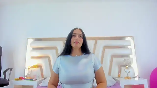 LucineArias online show from 02.11.25