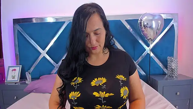 LucineArias online show from 03.05.25