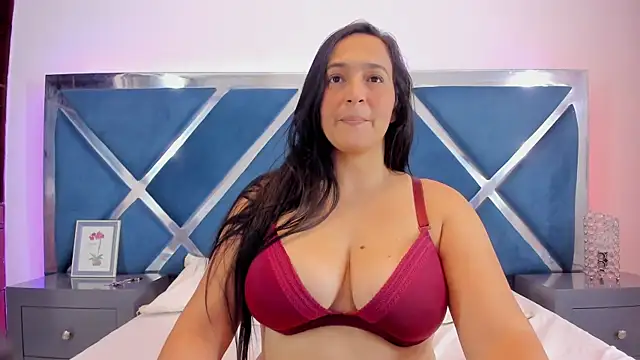 LucineArias online show from 10.21.25