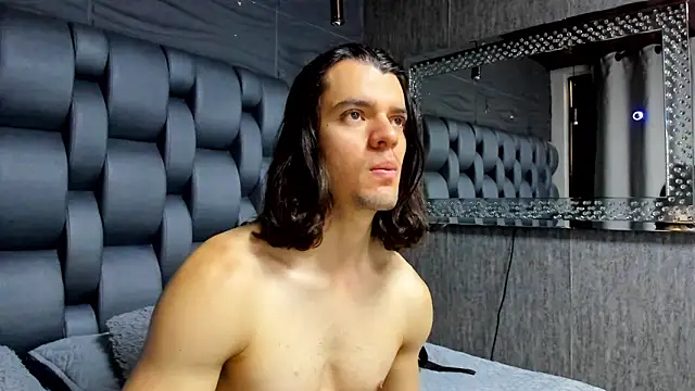 Snapshot of maxi_styles chatting on 03.04.26 maxi styles online show from 03.04.26