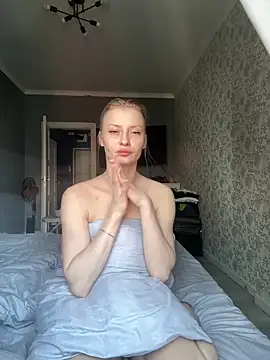 Snapshot of BeatriceXCute chatting on 02.18.25 BeatriceXCute online show from 02.18.25