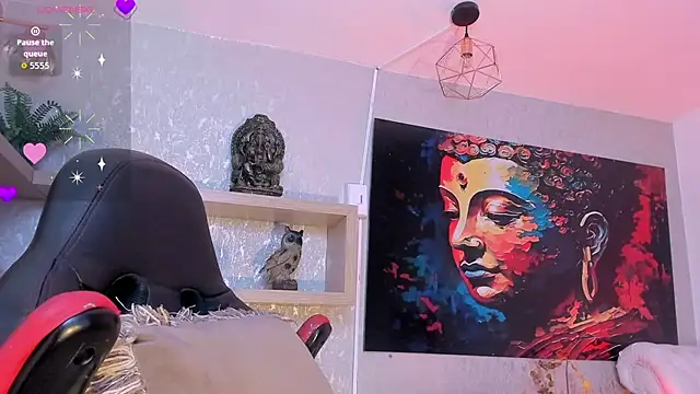 Luxury Woman online show from 10.15.25