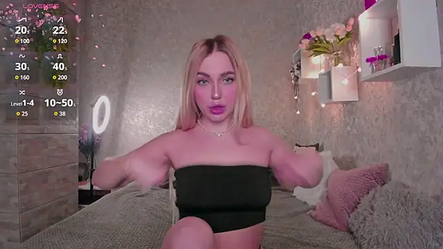 Mika Rayy online show from 11.15.25