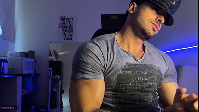 Snapshot of Lucasfit24 chatting on 06.04.26 Lucasfit24 online show from 06.04.26