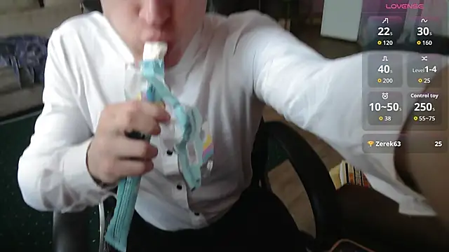 Snapshot of johnny_positive chatting on 04.25.26 johnny positive online show from 04.25.26