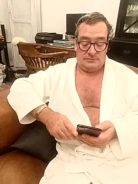 Snapshot of MountJohnXL chatting on 04.09.26 MountJohnXL online show from 04.09.26