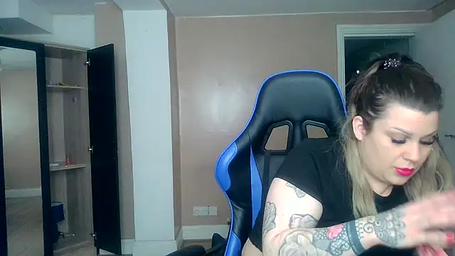 Snapshot of vanillachocduo chatting on 03.12.25 vanillachocduo online show from 03.12.25