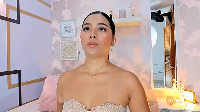 Snapshot of CharlotteGraay chatting on 11.18.25 CharlotteGraay online show from 11.18.25