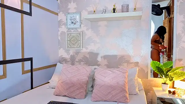 Snapshot of CharlotteGraay chatting on 11.25.25 CharlotteGraay online show from 11.25.25