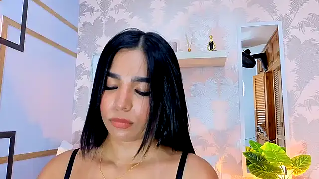 Snapshot of CharlotteGraay chatting on 12.13.25 CharlotteGraay online show from 12.13.25