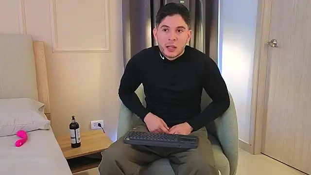 Snapshot of mr_danni chatting on 03.03.26 mr danni online show from 03.03.26