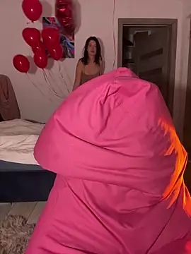 Snapshot of Mylaya chatting on 02.10.25 Mylaya online show from 02.10.25