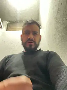 Snapshot of leonardohot1987 chatting on 01.11.25 leonardohot1987 online show from 01.11.25