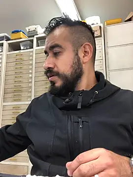 Snapshot of leonardohot1987 chatting on 02.04.25 leonardohot1987 online show from 02.04.25