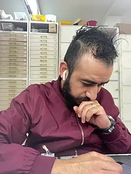 Snapshot of leonardohot1987 chatting on 02.27.25 leonardohot1987 online show from 02.27.25