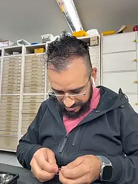 Snapshot of leonardohot1987 chatting on 11.18.25 leonardohot1987 online show from 11.18.25