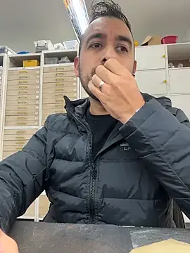 Snapshot of leonardohot1987 chatting on 11.24.25 leonardohot1987 online show from 11.24.25