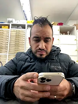 Snapshot of leonardohot1987 chatting on 11.27.25 leonardohot1987 online show from 11.27.25