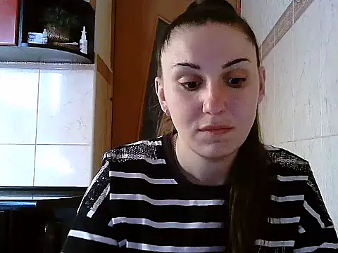 Snapshot of Yuliia30 chatting on 04.19.26 Yuliia30 online show from 04.19.26