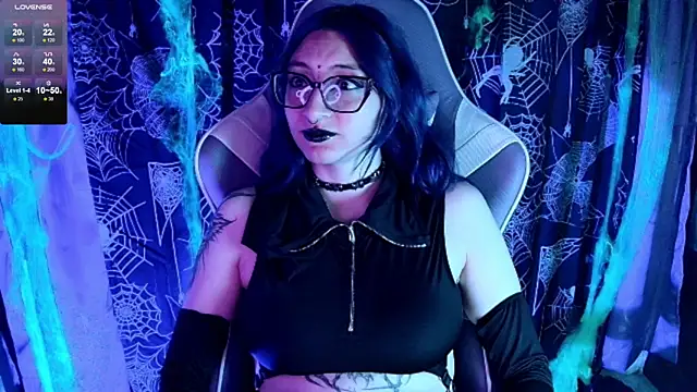 Kimlennox  online show from 10.30.25