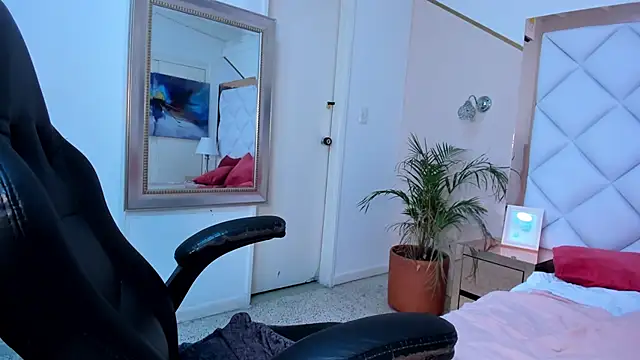 renatarussel online show from 01.25.25