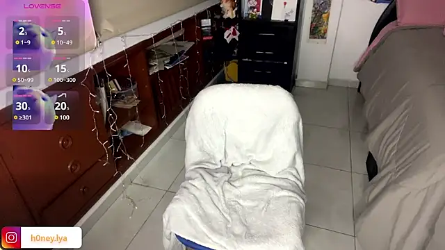 Snapshot of B0nnie_H0ney chatting on 02.13.25 B0nnie H0ney online show from 02.13.25