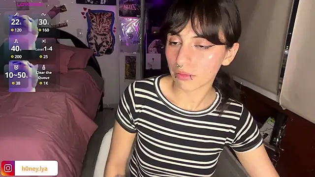 Snapshot of B0nnie_H0ney chatting on 02.18.25 B0nnie H0ney online show from 02.18.25