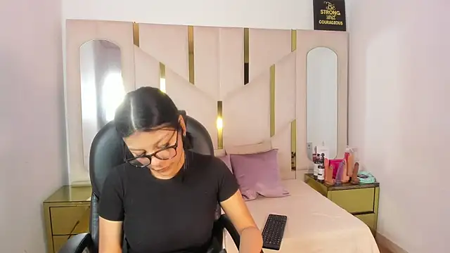 Snapshot of Salmaportman69 chatting on 01.17.26 Salmaportman69 online show from 01.17.26