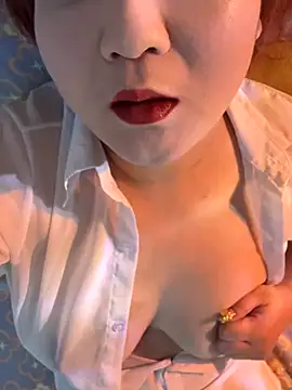 Hey-Cute online show from 10.19.25