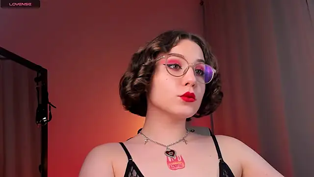 Eva Moss  online show from 02.19.25