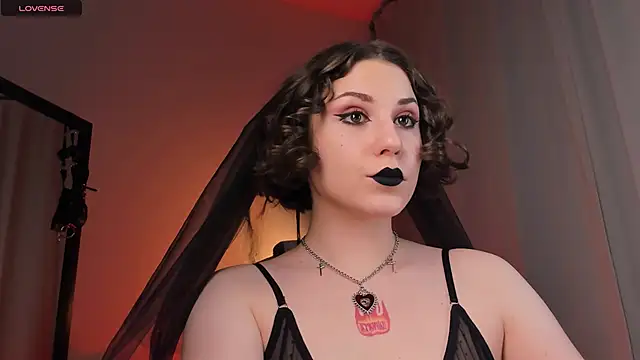 Eva Moss  online show from 02.20.25