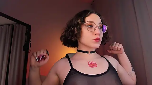 Eva Moss  online show from 03.03.25