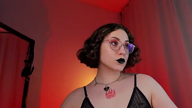 Eva Moss  online show from 03.05.25