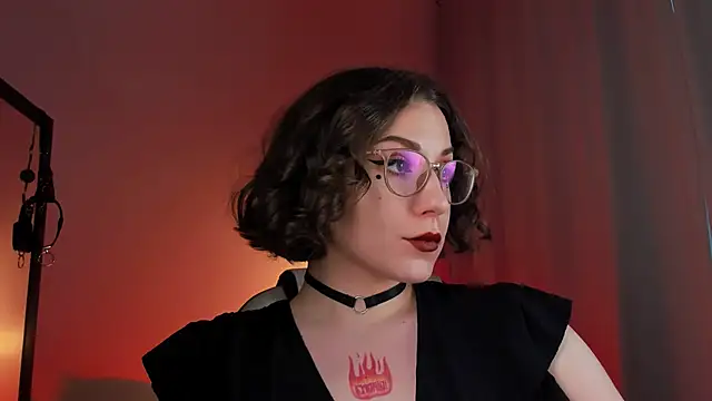 Eva Moss  online show from 03.15.25